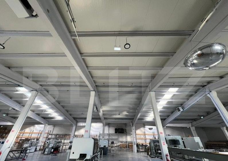 Hala cu acces facil, 2 incaperi, 2500 mp, zona Bulevardul Mu - 19