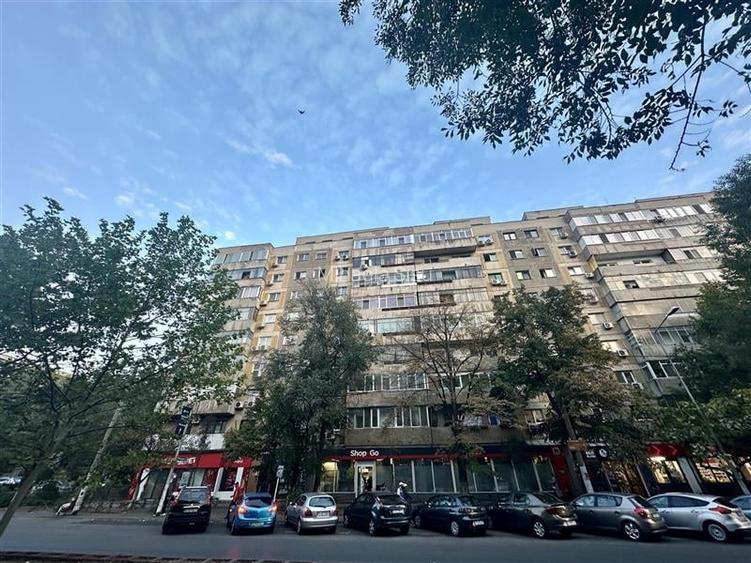 Apartament 3camere de vanzare - Apusului - etaj 3/8, aproape de metrou