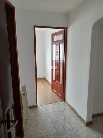 Apartament doua camere decomandate, Mioritei, mp, etaj patru, sarpanta, renovat