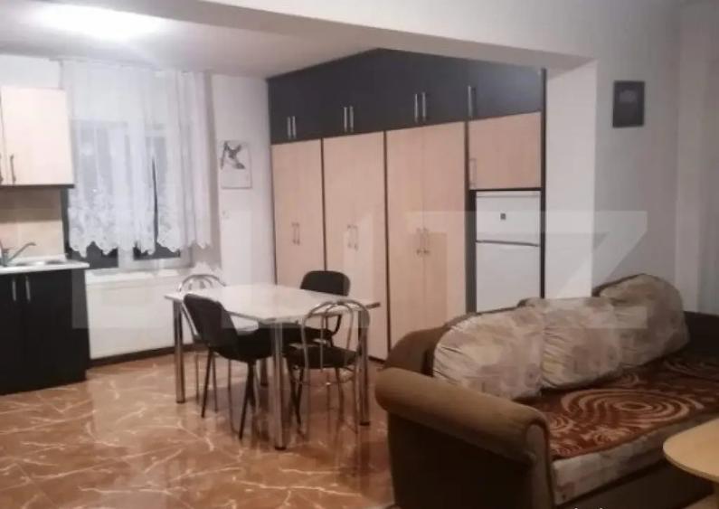 Apartament spatios de vanzare, 5 camere, 93 mp, zona Hotel D - 9