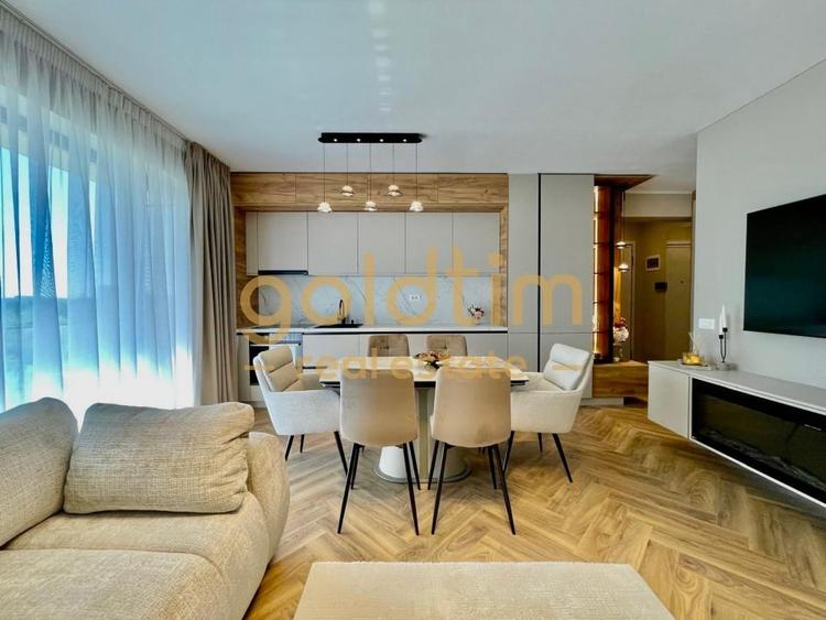 DESIGN UNIC/SUPERB/ZONA LINISTITA/LUX/1 LOC PARCARE - 1