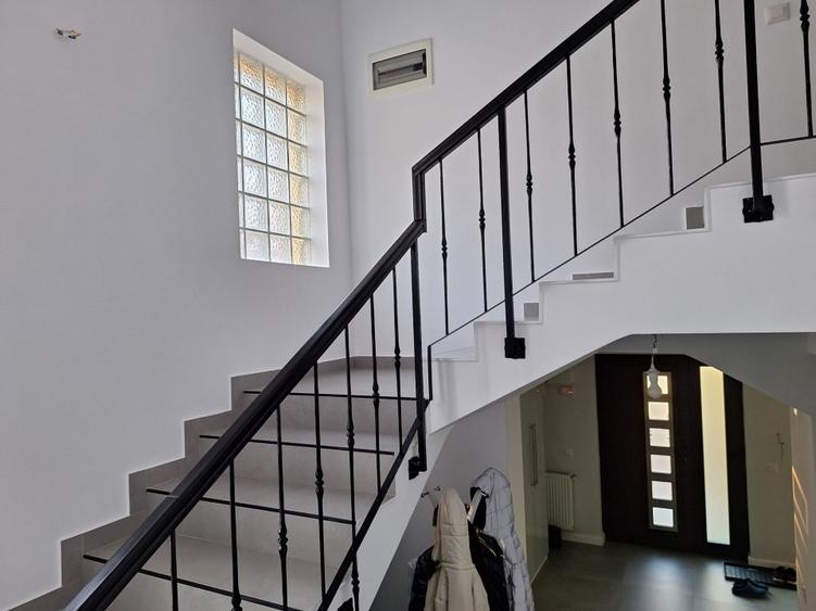 Cartierul Latin, Ghencea, Vila Noua P+1,  230 mp. 5 camere, curte 350mp, parcare - 3