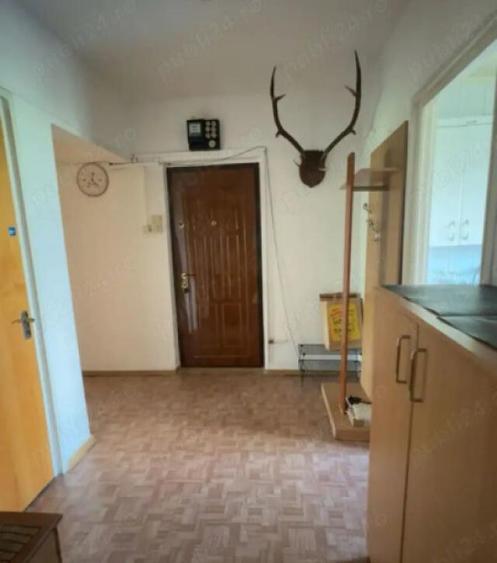 Apartament cu 4 camere decomandat, 90 mp, zona Titulescu - 8