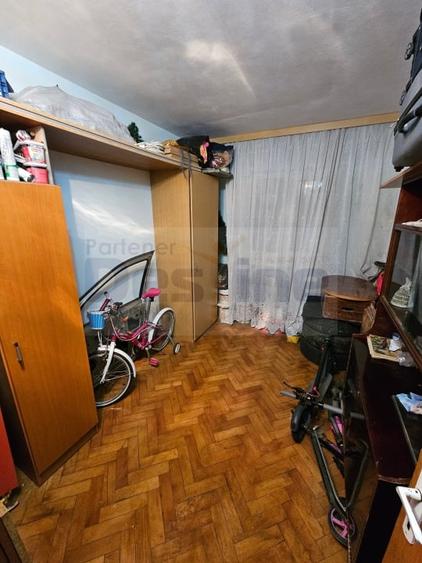 Apartament 3 camere Semidecomandat - Baza 3 - Etaj intermediar - 5