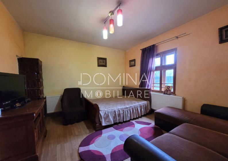 Casa tradi?ionala, in centrul satului Polovragi - 4