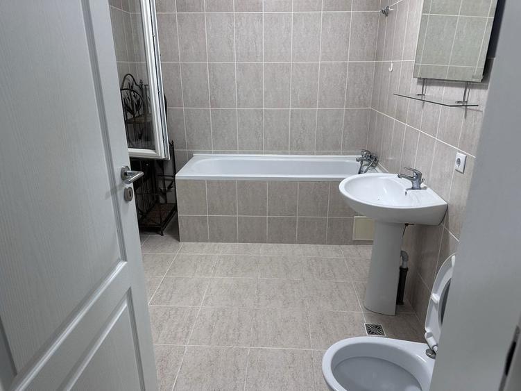 Proprietar Inchiriez vila 6 - 2