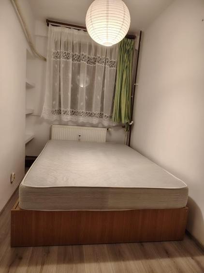 Eroii Revolutiei, doua minute metrou - 10