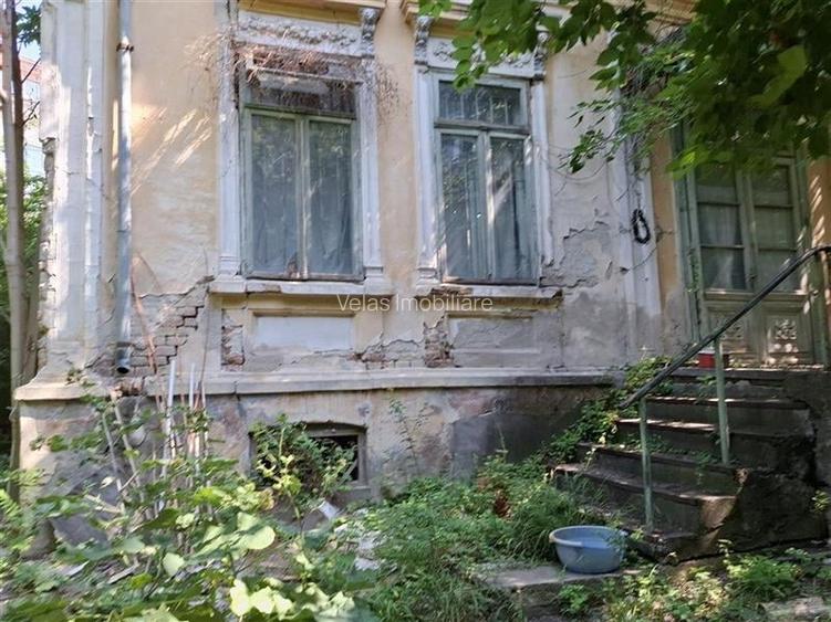 Casa Focsani parter+demisol, teren 840 mp, zona centru centru
