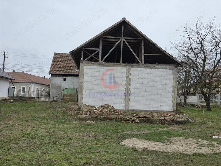 Proprietate cu poten #539;ial investi #539;ional #238;n Pischia 190 mp utili, teren 1000 mp - 3