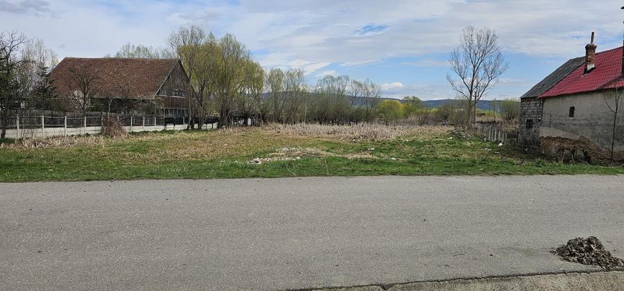 Teren Rotbav  str. Ștefan cel Mare – 3668 mp, intravilan cu deschidere la lac. - 1