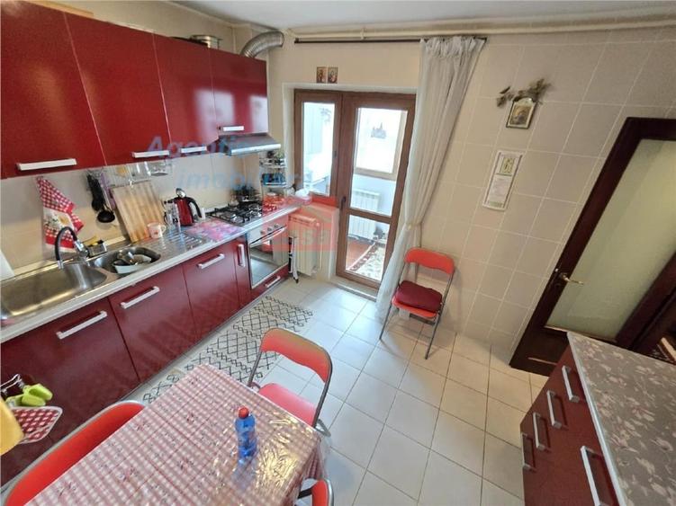 Apartament 3 camere Tătărași str. Ciurchi - 3
