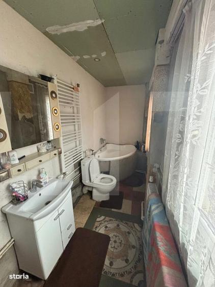 Casa spatioasa, 177 mp construiti, teren 3400 mp, 5 camere, cazan pe l - 6