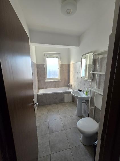 Inchiriere APARTAMENT 3 CAMERE SI LOC DE PARCARE - 2