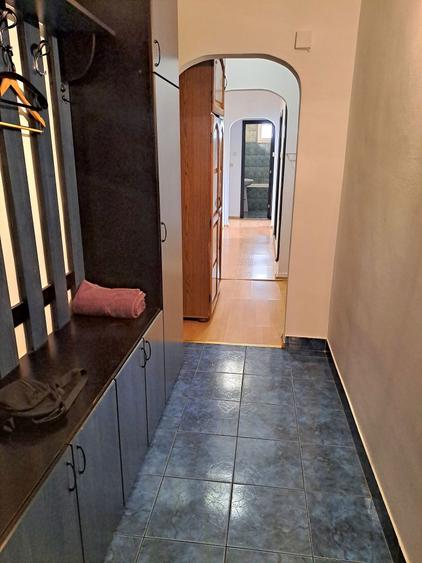 Inchiriez apartament 3 camere - 1