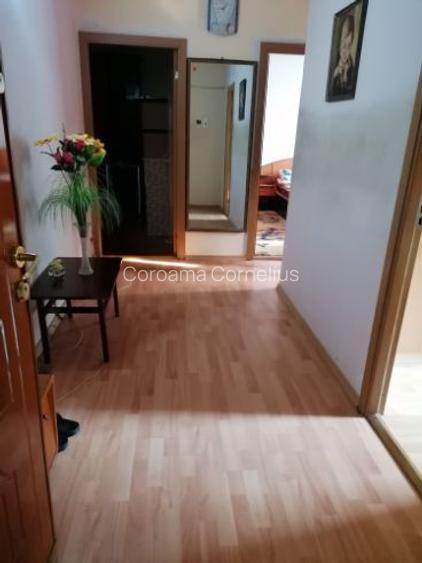 Vand apartament 2 camere decomandate. Vand apartament 2 camere decomandate.