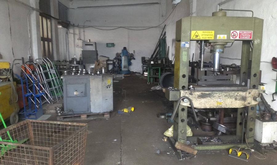 Vand/inchiriez hala industriala 1000mp, atelier confectii metalice - 10