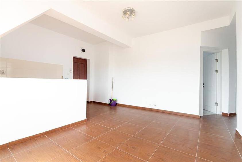 Apartament cu living+3 camere, 2 bai in zona Parcului 22 Decembrie - 6