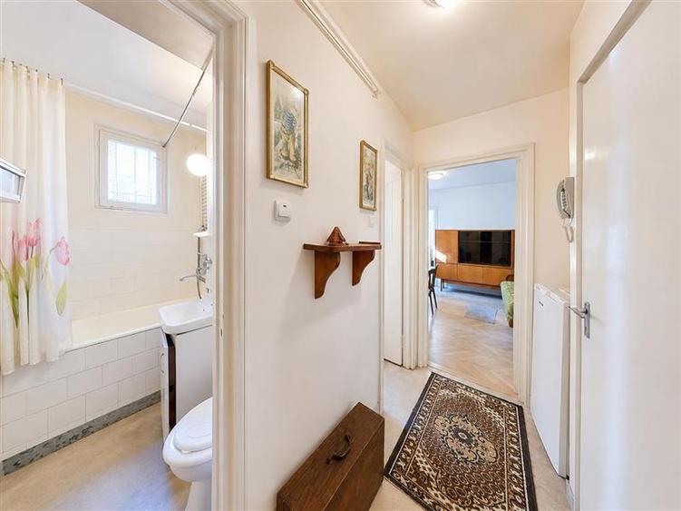 Apartament cu 2 camere nedecomandat, mobilat în Libertății
