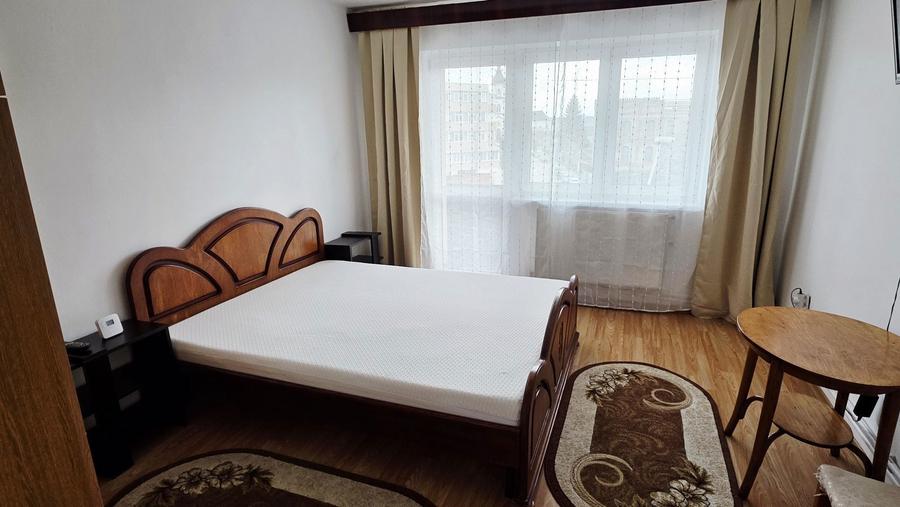 De inchiriat apartament 2 camere, et. 3, zona Hotel - 4