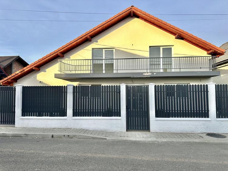 Casă individuală de vanzare  cu garaj și curte proprie – Hălchiu - 1