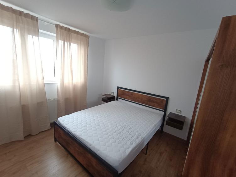 Inchiriez apartament cu 3 camere - 1
