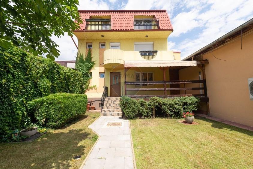 Vila cu curte de inchiriat- sector 1 - 1