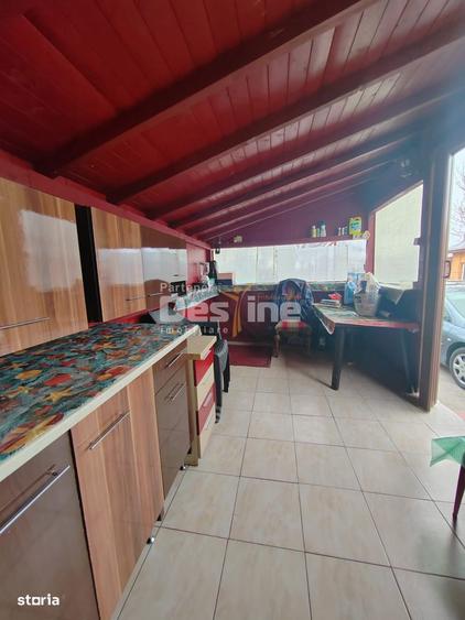 Imobil cu 2 constructii, anexe si 670 mp teren, utilitati racordate, B - 11