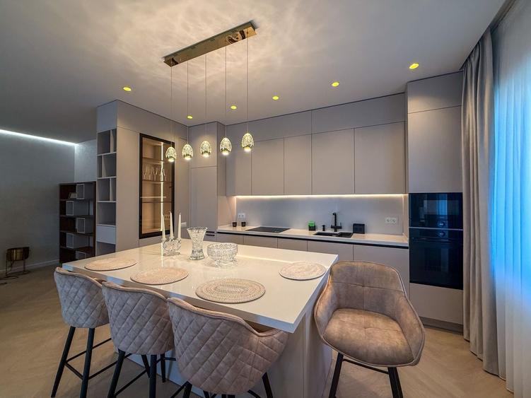 Apartament cu 4 camere semidecomandat în Herăstrău