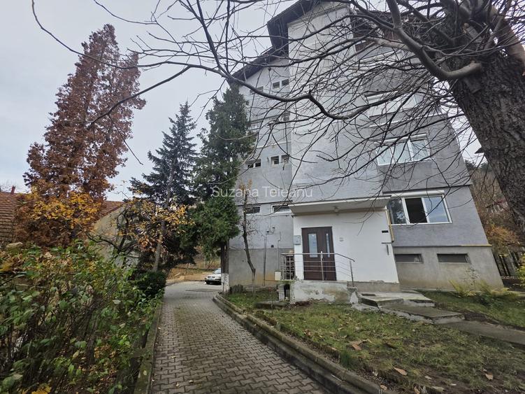 Vand apartament 3 camere in vila zona Centru Vechi Comision 0%