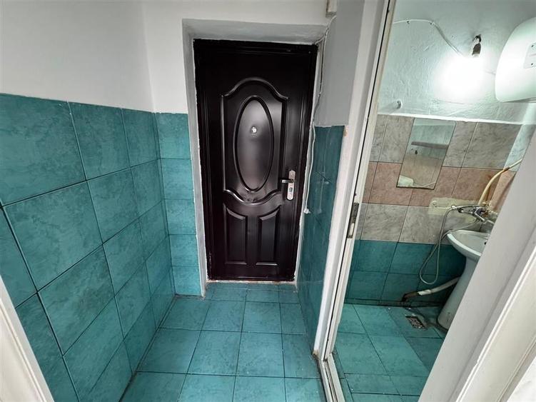 Garsoniera 12mp , de vanzare, zona Sud, etaj 4 cu acoperis - 6