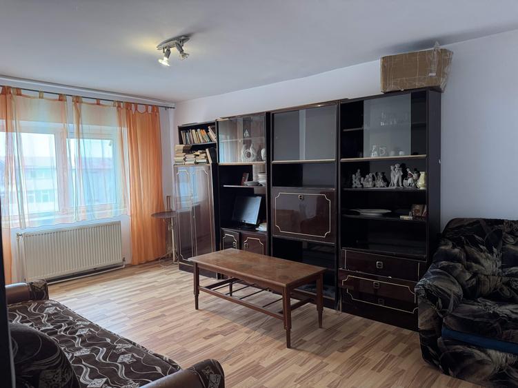 3 cam, 74 mp. decomandat, fara imbunatatiri, et.4, acoperis, Cuza Voda - 1