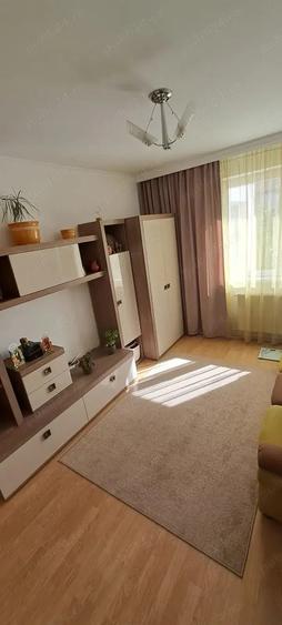 Vand apartament cu doua camere , zona linistita cu loc de parcare . - 8