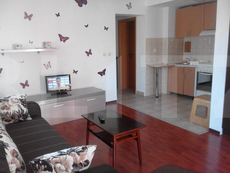 Apartament de vanzare, cu 2 camere, 48 mp, zona Soarelui - 2