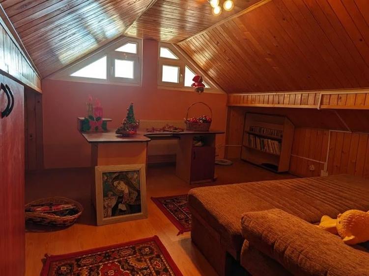 Casa cu gradina, piscina  si alte facilitati, Tarlungeni, Brasov - 7