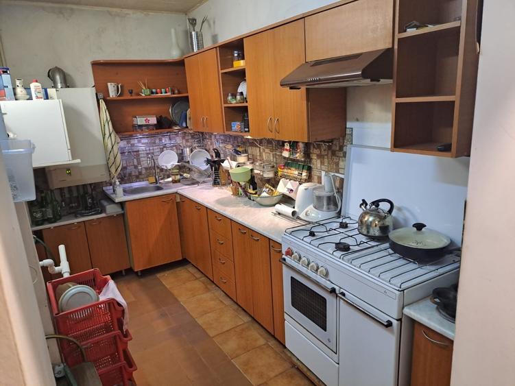 Drumul Sarii - Razoare, singur curte, semimobilata,  libera - 2