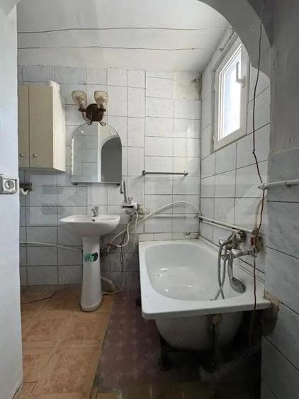 Casa cu Poten?ial de Transformare 13 Septembrie - 16