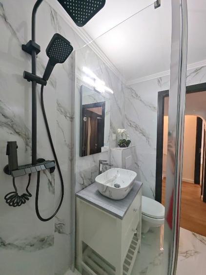 Apartament cu 4 camere decomandat în P-ța Muncii