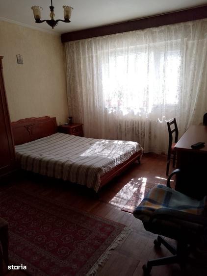 Apartament cu 3 camere decomandat în Călărași