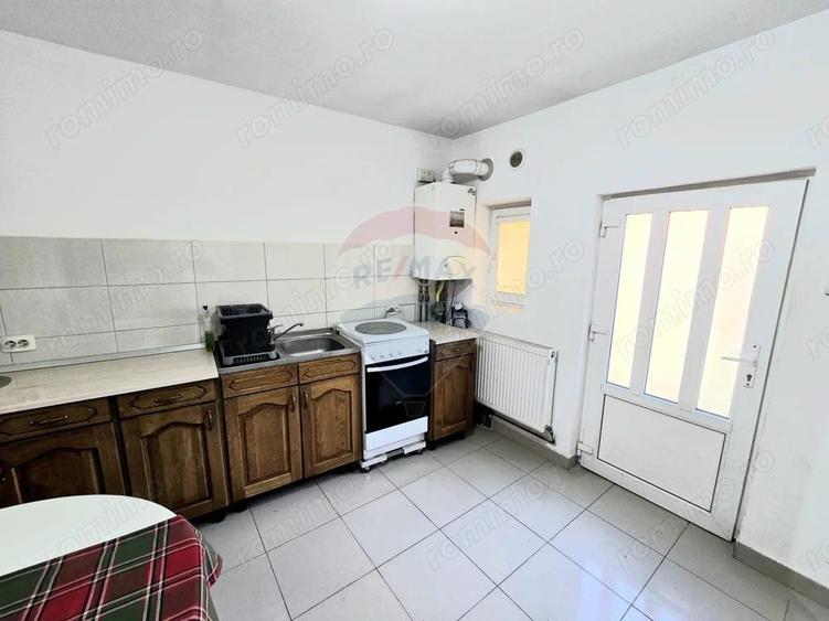 Apartament de inchiriat, centrala termica, loc de parcare in curte - 1