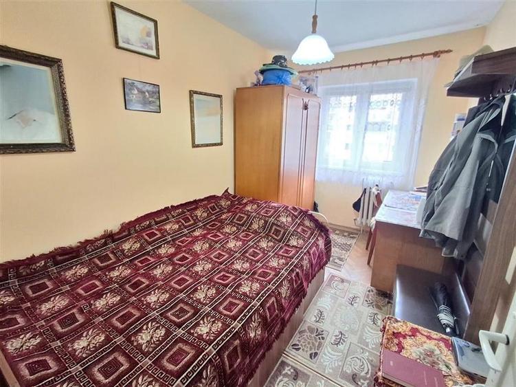 Apartament 3 camere decomandat 2 balcoane pivnita zona Valea Aurie - 2