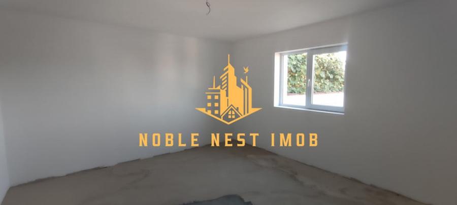 Casă cu 5 camere cu Teren 2500 Mp în Central