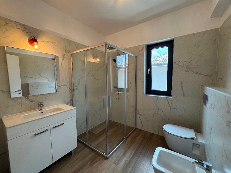 Casă individuală cu 5 camere cu Teren 590 Mp în Corbeanca