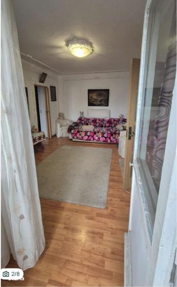 Apartament cu 4 camere semidecomandat în Crângași