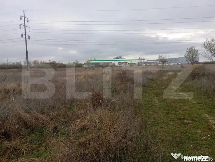 Teren de 9000 mp, în Priseaca
