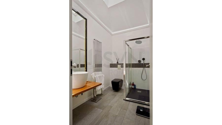 Casă individuală cu 5 camere cu Teren 300 Mp în Pipera