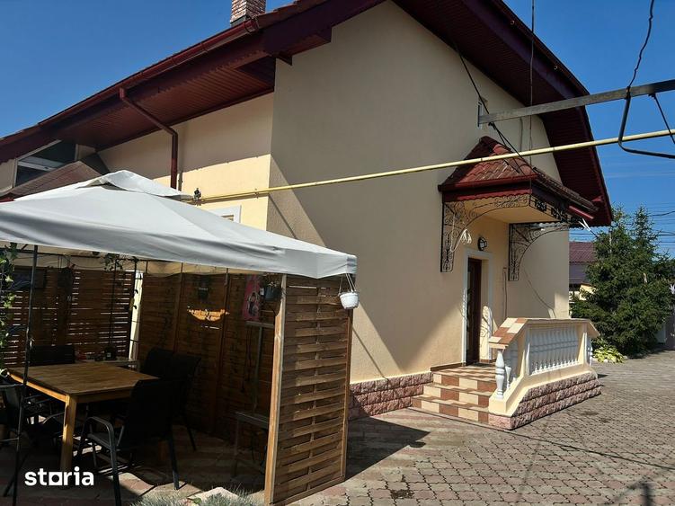 Casă cu 5 camere cu Canalizare în Central