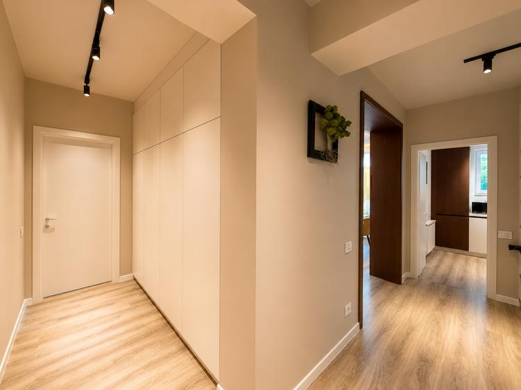 Apartament cu 3 camere semidecomandat în Floreasca