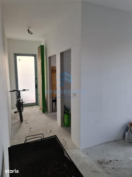 Casă cu 2 camere cu Teren 1700 Mp în Călugăreni
