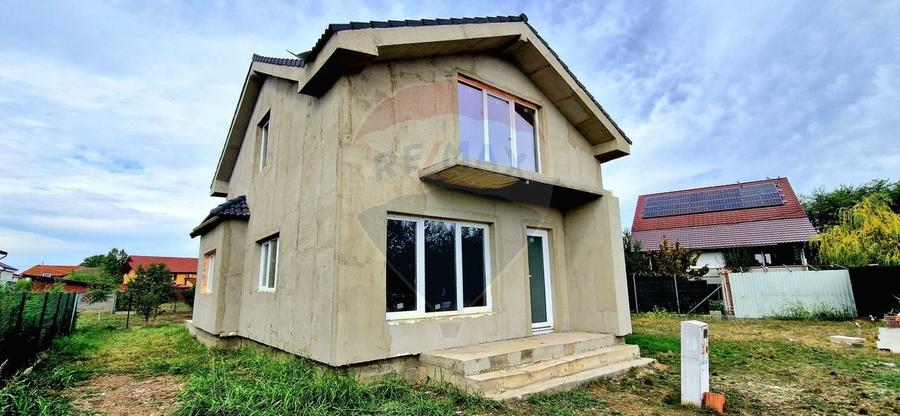 Casă individuală cu 4 camere cu Teren 397 Mp în Șofronea
