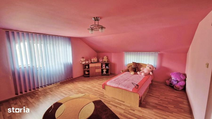 Casă cu 5 camere cu Teren 1500 Mp în Valea Mare